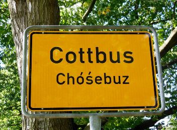 Ortsschild von Cottbus, zweisprachig
